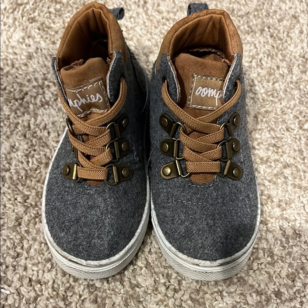 Boys 8T boots.